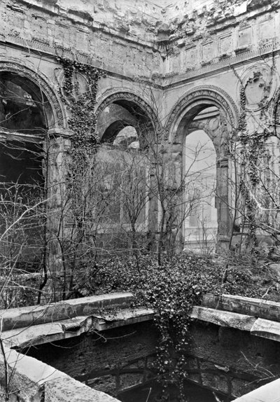 Rovine della Cour des Comptes durante la Comune di Parigi, 1871 da French Photographer